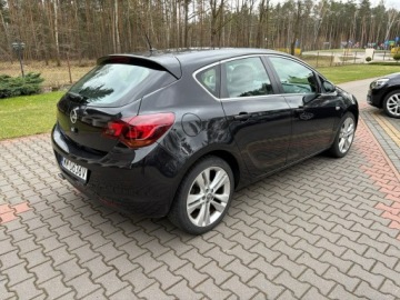 Opel Astra J Hatchback 5d 1.4 Turbo ECOTEC 120KM 2011 Opel Astra 1.4 turbo 120 KM Sportowe fotele Alu 18, zdjęcie 5