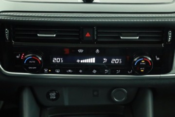 Nissan Qashqai III Crossover Facelifting 1.3 DIG-T MHEV 158KM 2025 Nissan Qashqai 1.3 DIG-T MHEV, 1. Właściciel, zdjęcie 9