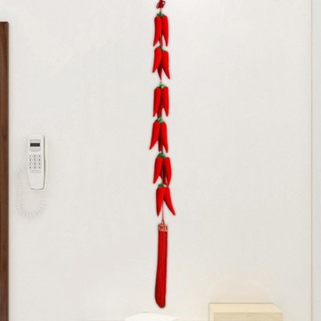 Украшение для подвешивания на стену Кулон «Лунный Новый год» длиной 105 см и шириной 4 см.