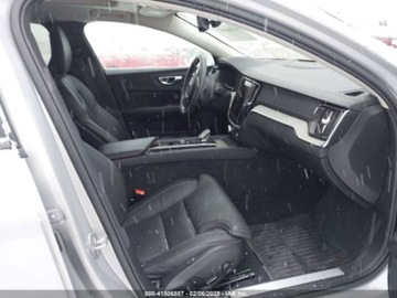 Volvo V60 II  2023 Volvo V60 Cross Country B5 Ultimate 2023 2.0l 2.0 Benzyna 247KM, zdjęcie 10