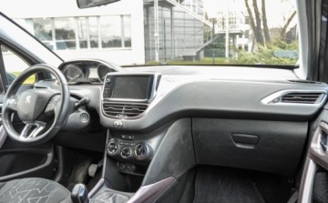 Peugeot 2008 I SUV 1.2 PureTech 110KM 2015 Peugeot 2008 2015 r. 1.2 Benzyna 110KM, zdjęcie 9