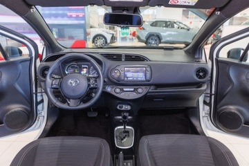 Toyota Yaris III Hatchback 5d Facelifting 2017 1.5 Hybrid 100KM 2018 Toyota Yaris Hybrid 100 Selection 1.5 Hybryda 100KM, zdjęcie 5