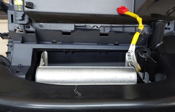 DESKA PÁSY ULOŽENÍ MITSUBISHI COLT VI Z30