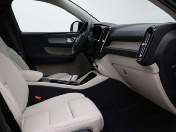 Volvo XC40 2026 VOLVO XC40 B4 Plus Dark Suv 2.0 (211KM) 2026, zdjęcie 19