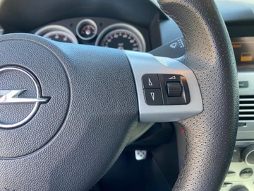 Opel Astra H Hatchback 5d 1.6 Twinport ECOTEC 105KM 2005 Opel Astra 1.6 GTC Klima Alufelgi Super Stan Sort 1.6 Benzyna 105KM, zdjęcie 22