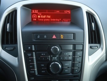 Opel Astra J Hatchback 5d 1.7 CDTI ECOTEC 110KM 2011 Opel Astra 1.7 CDTI, Klima, Tempomat, zdjęcie 12