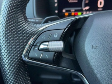 Skoda Karoq Crossover Facelifting 2.0 TDI SCR 150KM 2022 Skoda Karoq LED Matrix ACC Grzane fotele i szyba przednia Kamera AC 3-stre, zdjęcie 18