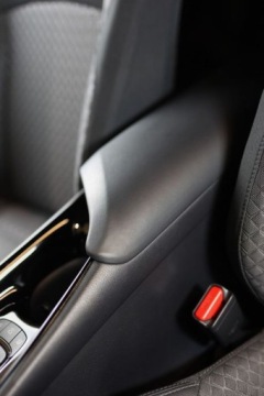 Toyota C-HR I Crossover Facelifting 1.8 Hybrid 122KM 2023 Toyota C-HR 1.8 Hybrid Style 1.8 Hybryda 122KM, zdjęcie 31