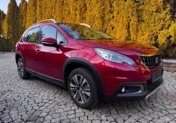 Peugeot 2008 I SUV Facelifting 1.2 PureTech 110KM 2018 Peugeot 2008 bezwypadekz Niemiecallurpo malym gradzie 1.2 Benzyna 110KM, zdjęcie 1