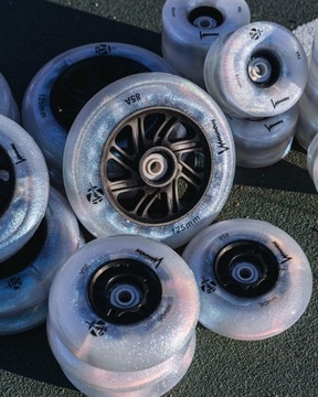 KOŁA ŚWIECĄCE DO ROLEK LUMINOUS BLACK PEARL 100MM BROKAT