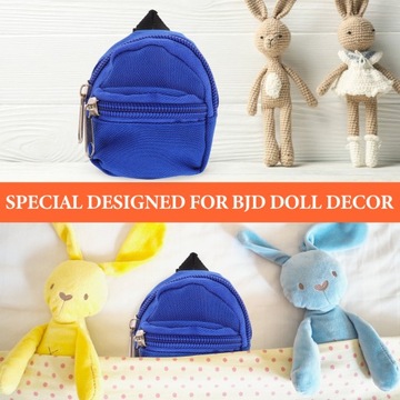 Миниатюрная модель украшения кукольного рюкзака.