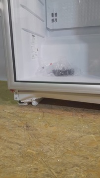 WHIRLPOOL Холодильная витрина ADN230/1 320л 173 Розетка