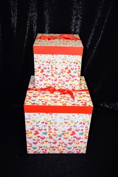 PUDEŁKO PREZENTOWE 22X22 CM 4 WZORY