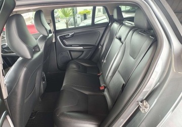 Volvo V60 I Kombi Facelifting 2.0 D3 DRIVE-E 150KM 2015 Volvo V60 Volvo V60 I Zadbane Zarejestrowane 2.0 Diesel 150KM, zdjęcie 20