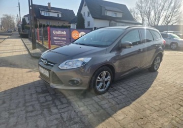 Ford Focus III Kombi Facelifting 1.0 EcoBoost 125KM 2014 Ford Focus Przeglad I ubezpieczenie do Wrzesnia. Zwolnienie z PCC. 125KM, zdjęcie 3