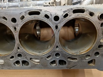 СТОЙКА БЛОКА ДВИГАТЕЛЯ BMW N63B44B 4.4 7639448 ДЛЯ РЕГЕНЕРАЦИИ