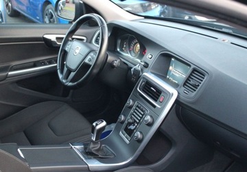 Volvo V60 I Kombi Facelifting 2.0 D3 DRIVE-E 150KM 2016 Volvo V60 D3 Momentum Gwarancja 2.0 Diesel 150KM, zdjęcie 10