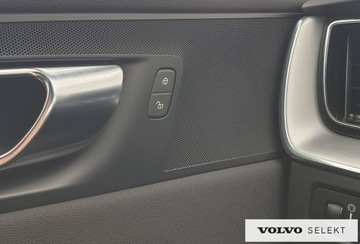 Volvo XC60 II 2020 Volvo XC 60 T8 AWD Plug-In Hybrid Momentum Pro 303, zdjęcie 24