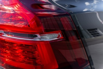 Volvo V60 II  Kombi Facelifting 2.0 B4 B 197KM 2023 Volvo V60 B4 D Plus Dark Diesel 197KM FV23%, zdjęcie 15