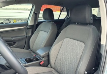 Volkswagen Golf VIII Hatchback Facelifting 1.5 eTSI mHEV 150KM 2025 Volkswagen Golf Life Plus 1.5 TSI eHybrid PHEV 150KM DSGc 1.5 Hybryda 150KM, zdjęcie 4