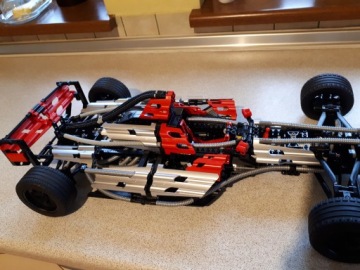 Автомобиль Формулы-1 LEGO Technic.