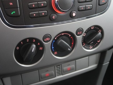 Ford Focus II Hatchback 5d 1.6 Duratec 100KM 2010 Ford Focus 1.6 16V, Salon Polska, Klima, zdjęcie 12