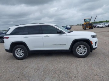 Jeep Grand Cherokee V 2023 Jeep Grand Cherokee 2023 JEEP GRAND CHEROKEE LAREDO 4X2 3.6 Benzyna 293KM, zdjęcie 8