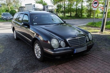 Mercedes Klasa E W210 2001