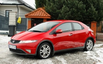 Honda Civic VIII Hatchback 3d 1.8 i-VTEC 140KM 2011 Honda Civic 1.8 i-VTEC 140KM benzyna niski przebieg PDC Climatronic welur, zdjęcie 12