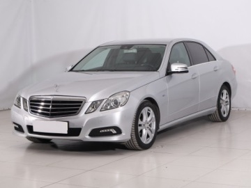 Mercedes Klasa E W212 Limuzyna 200 CGI BlueEFFICIENCY 184KM 2010 Mercedes E E 200, Automat, Skóra, Navi, Xenon, zdjęcie 1