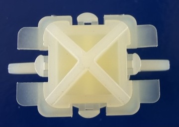 КРЕПЛЕНИЕ ФАР FIESTA 01-08/ FUSION 01-12