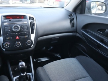 Kia Ceed I SW 1.6 CRDi 115KM 2009 Kia Ceed 1.6 CRDi, HAK, Klima, El. szyby, zdjęcie 7