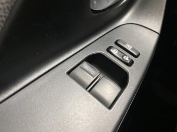 Toyota Yaris III Hatchback 5d Facelifting 2017 1.5 Dual VVT-iE 111KM 2017 Toyota Yaris 1,5-Dual-VVT-iE III (2011-2019) Toyot, zdjęcie 19