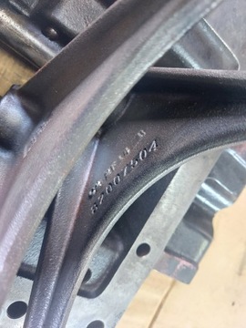 КРЫШКА КОРОБКИ ПЕРЕКЛЮЧЕНИЯ ПЕРЕДАЧ 44980020 V202515 STEYR 6140 2012R