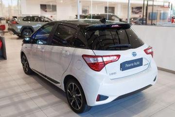 Toyota Yaris III Hatchback 5d Facelifting 2017 1.5 Hybrid 100KM 2018 Toyota Yaris Hybrid 100 Selection 1.5 Hybryda 100KM, zdjęcie 3
