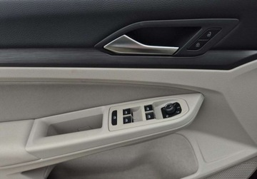 Volkswagen Golf VIII Variant 2.0 TDI 115KM 2021 Volkswagen Golf SalonPL 2.0TDI 115KM Style LED Plus Alu17 Masaz Pakiety AC, zdjęcie 12