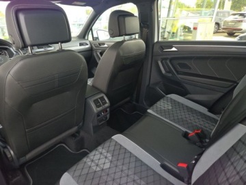 Volkswagen Tiguan Allspace SUV Facelifting 2.0 TDI SCR 200KM 2023 Volkswagen Tiguan Allspace R-line, dach panoramiczny,Harman Kardon,HAK,Sal, zdjęcie 3