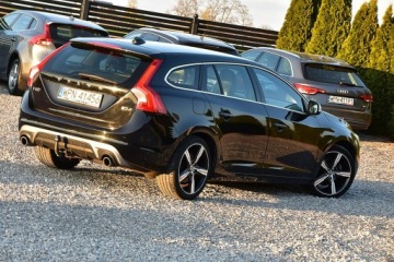 Volvo V60 I Kombi Facelifting 2.0 D4 DRIVE-E 190KM 2018 Volvo V60 2,0D4 190Km R-Design Alcantara Led Navi, zdjęcie 15
