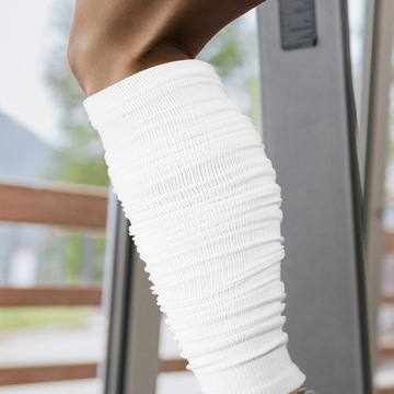 Футбольные чулки длиной до икры с рукавами.