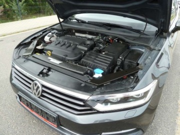 Volkswagen Passat B8 Variant 2.0 TDI BlueMotion SCR 150KM 2018 Volkswagen Passat NAWIGACJA PLHIGHLINE DSG-7PANORAMAASYSTENT PARKOWANIASKO, zdjęcie 27
