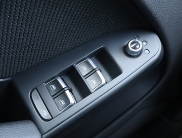 Audi A4 B8 Avant Facelifting 2.0 TDI 150KM 2014 Audi A4 2.0 TDI, Skóra, Navi, Xenon, Bi-Xenon, zdjęcie 15