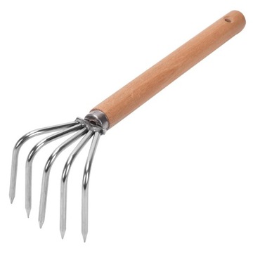 Ручные грабли для прополки почвы с небольшой длинной ручкой и 5 зубцами.