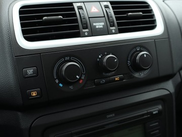 Skoda Fabia II Hatchback 1.2 i HTP 12V 70KM 2009 Skoda Fabia 1.2 12V, Klima, Tempomat, zdjęcie 12