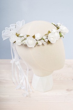 Obfity wianek komunijny z kwiatów z perłami