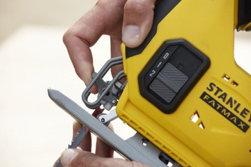 Лобзик STANLEY FATMAX SFMCS600M2K V20 2x 4,0 Ач