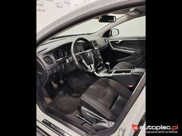 Volvo V60 I Kombi Facelifting 2.0 D3 DRIVE-E 150KM 2017 Volvo V60 I 2.0 D2 I rej. 02/2017, 150 KM, bezwypadkowy, zdjęcie 15