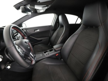 Mercedes Klasa A W176 Hatchback 5d Facelifting 180 122KM 2015 Mercedes A 180 automat skóra/alcantara bi-xenon, zdjęcie 12