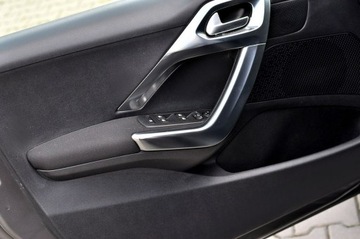 Peugeot 2008 I SUV Facelifting 1.2 PureTech 110KM 2016 Peugeot 2008 1,2 Benzyna 110Km Ledy Skóra Navi, zdjęcie 4