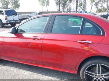 Mercedes Klasa E W213 2019 Mercedes-Benz Klasa E 2019 Mercedes-Benz E-Class E 300 RWD Sedan 2.0 241KM, zdjęcie 12