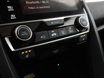 Honda Civic X Sedan 4d 1.5 VTEC Turbo 182KM 2017 Honda Civic Executive automat skóra navi kamera, zdjęcie 27